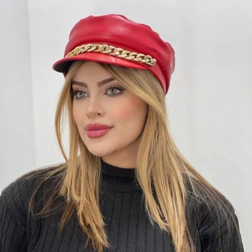 کلاه کاپیتانی چرم با کارتیه طلایی