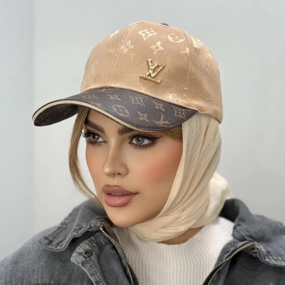 IMG_20250303_212503 کلاه بیسبالی وارداتی lv با اکسسوری طلایی