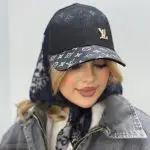 کلاه بیسبالی وارداتی lv با اکسسوری طلایی