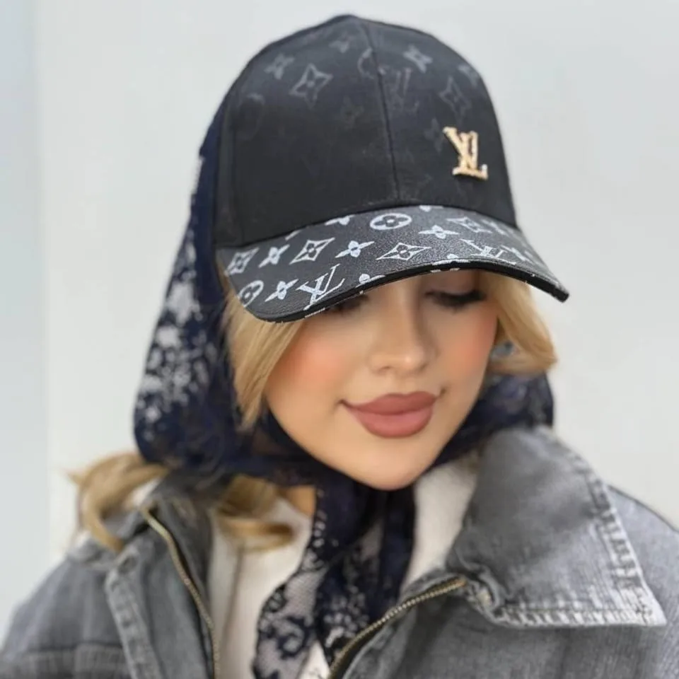 IMG_20250303_212518 کلاه بیسبالی وارداتی lv با اکسسوری طلایی