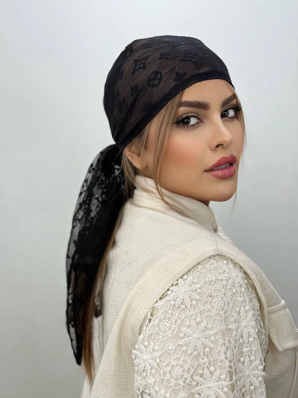 IMG_20250305_204514_658 اسکارف سه گوش مارک