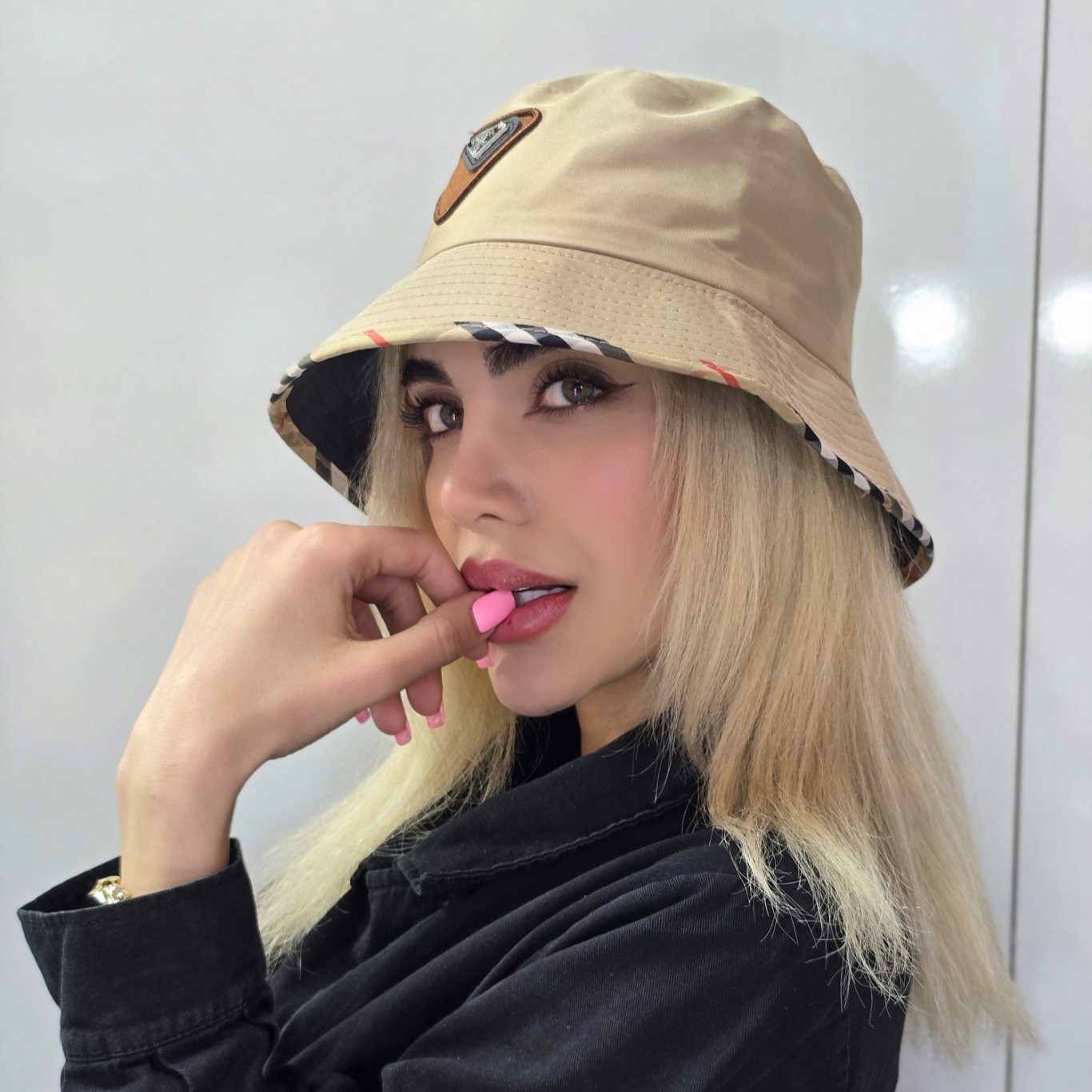 کلاه باکت پرادا مثلث