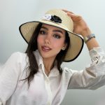 نمای دیگر کلاه ساحلی لبه کوتاه مروارید دو گل