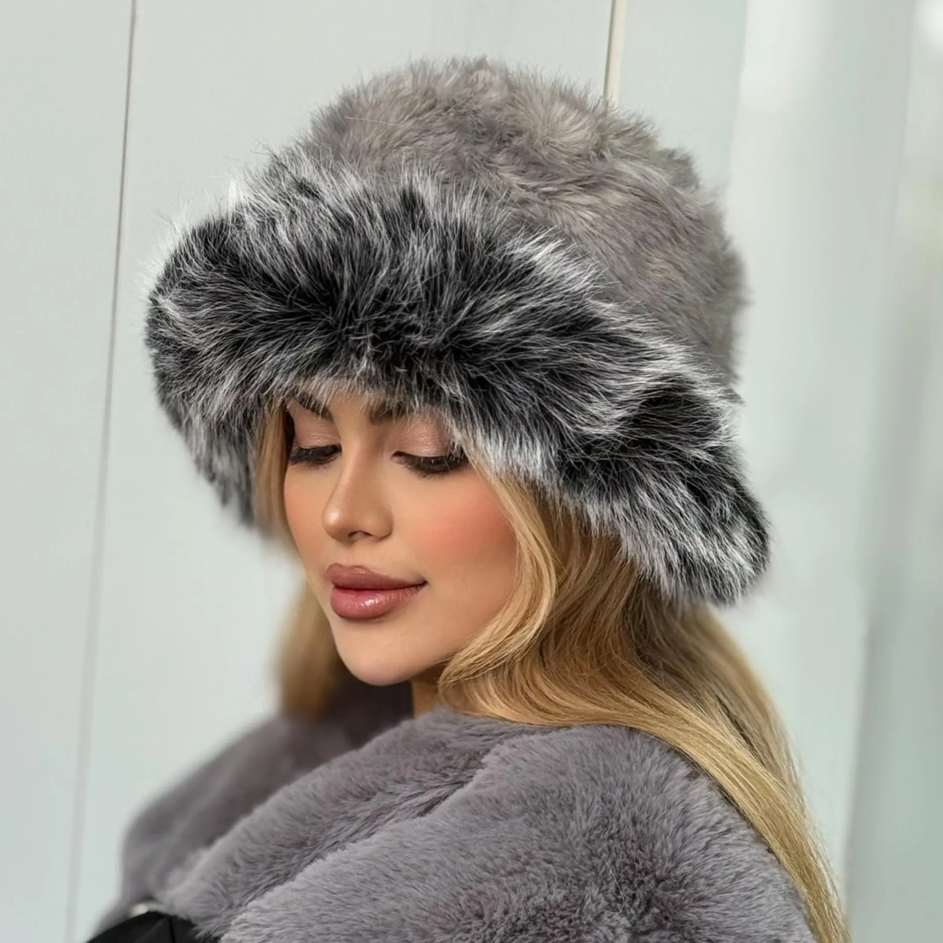 باکت لبه خز وارداتی طوسی (2) کلاه باکت لبه خز وارداتی طوسی