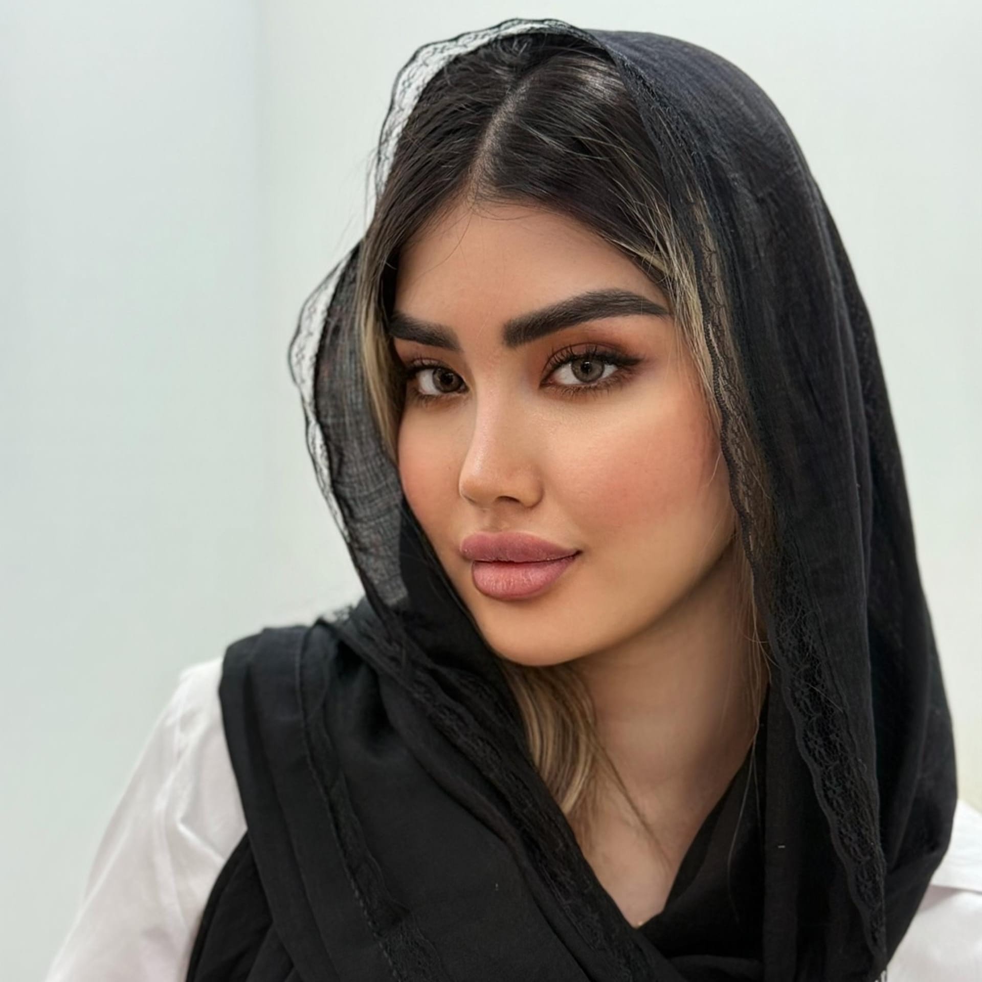 شال حاشیه گیپور مشکی