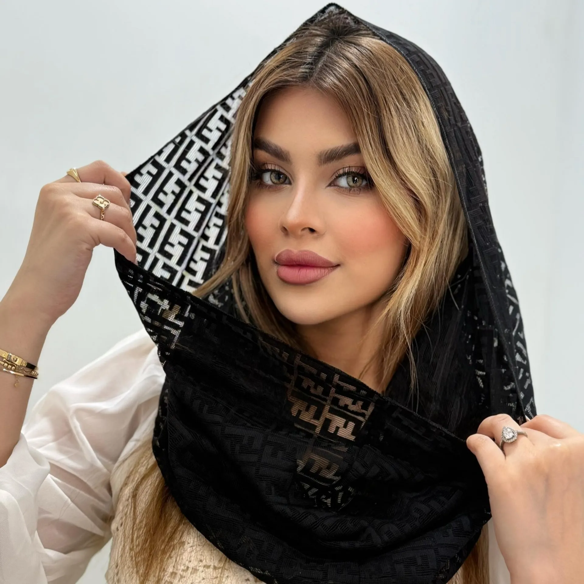 شال رینگی توری فندی شال رینگی توری فندی
