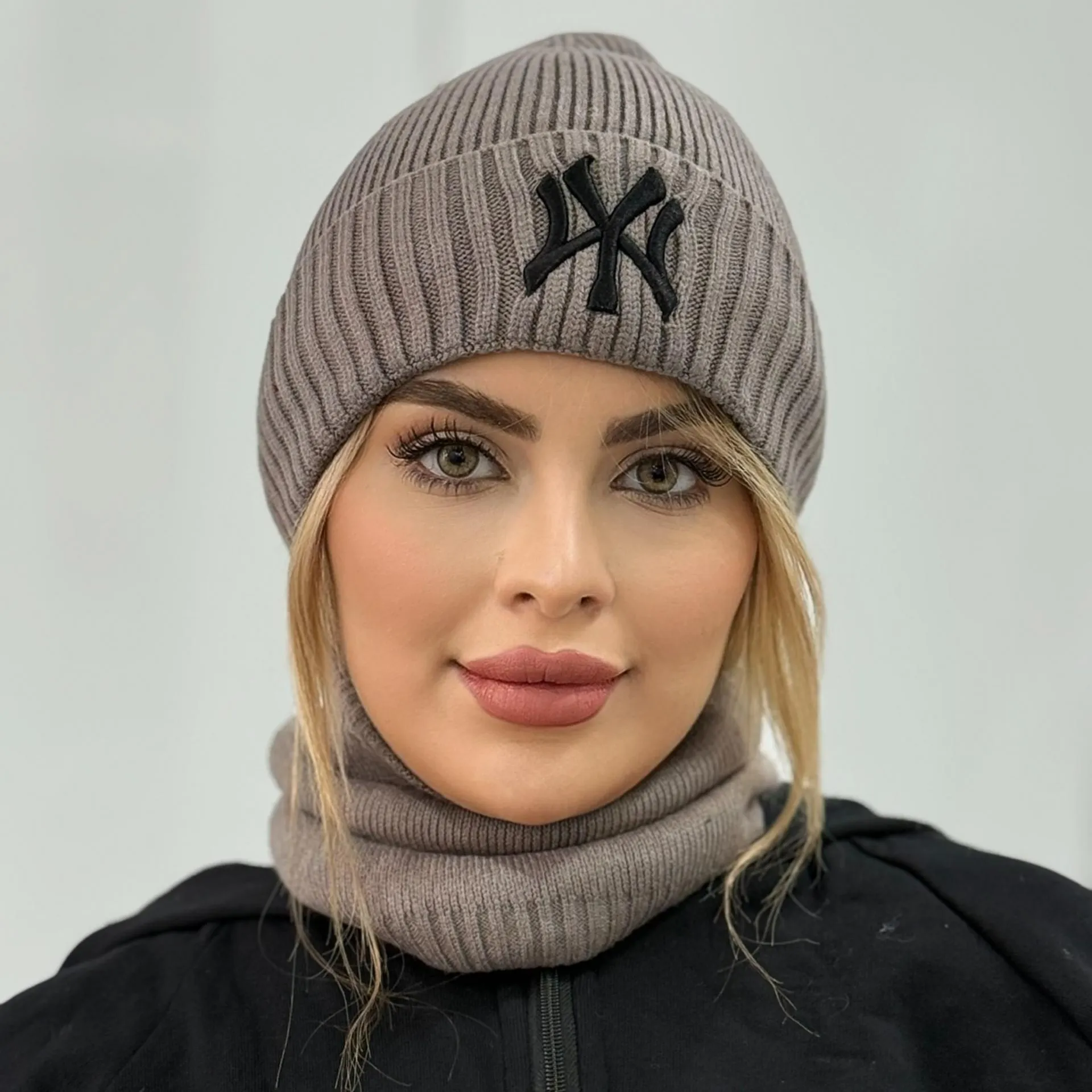 شال و کلاه رینگی ny خاکی شال و کلاه رینگی ny
