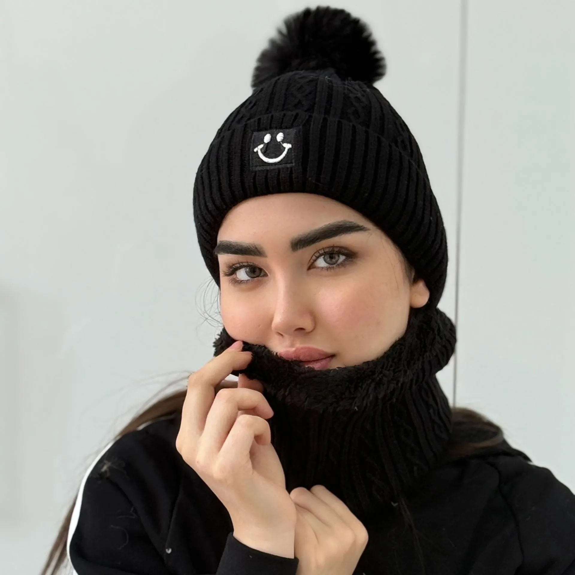 شال و کلاه رینگی استیکری مشکی شال و کلاه رینگی استیکری